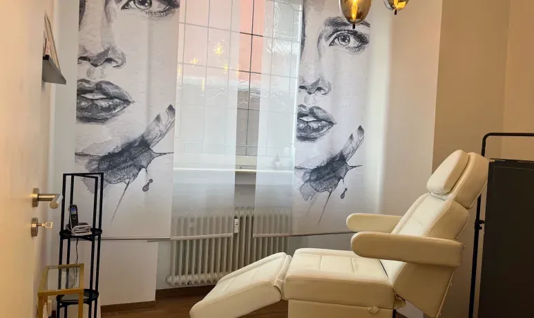 Beauty-Raum mit Kosmetikliege bei Hair and Beauty Hamm